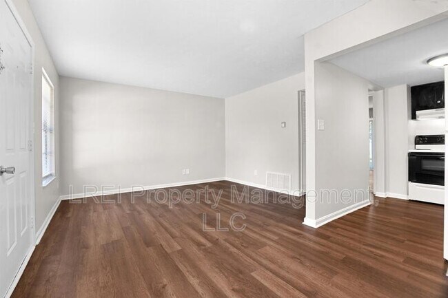 Photo - 111 E O'Bryan Ave