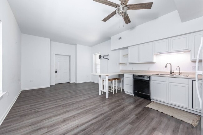 Photo - 310 Patriot Unit M, Williamsburg, VA 23185