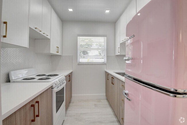 Building Photo - 502 N H St Rental
