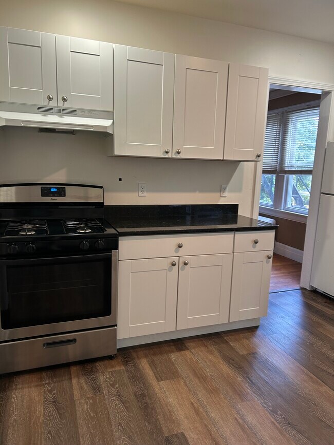 Building Photo - 1084 Whitney Ave Unit 1084 Whitney Ave Hamden c Rental