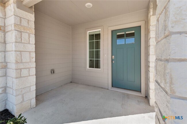 Photo - 585 Apache Plum Dr