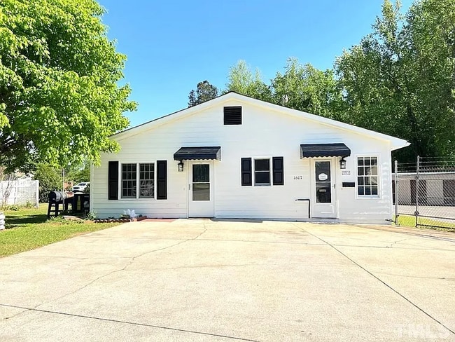 Building Photo - 2 Bedroom Single Family Residential or Office Rental