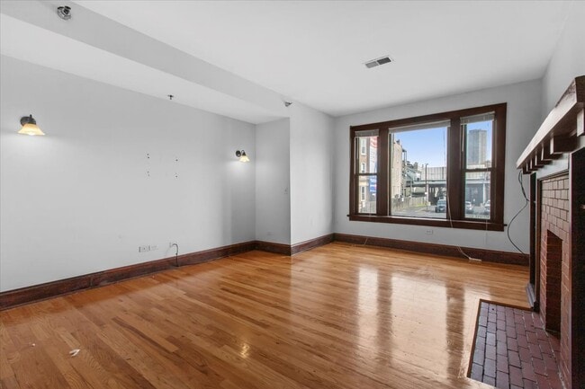 Building Photo - 3706 N Sheffield-2 Unit 2 Rental