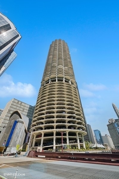 Building Photo - 300 N State St Unit 3405 Rental