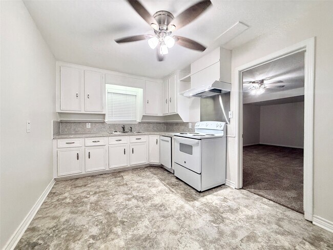 Photo - 832 S Anderson St