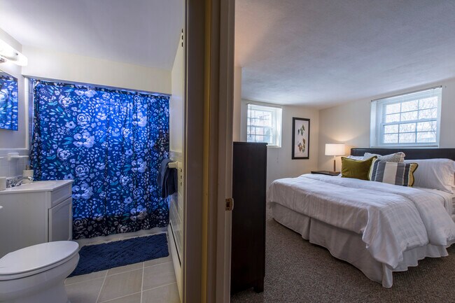 Photo - 11 Brattle Dr