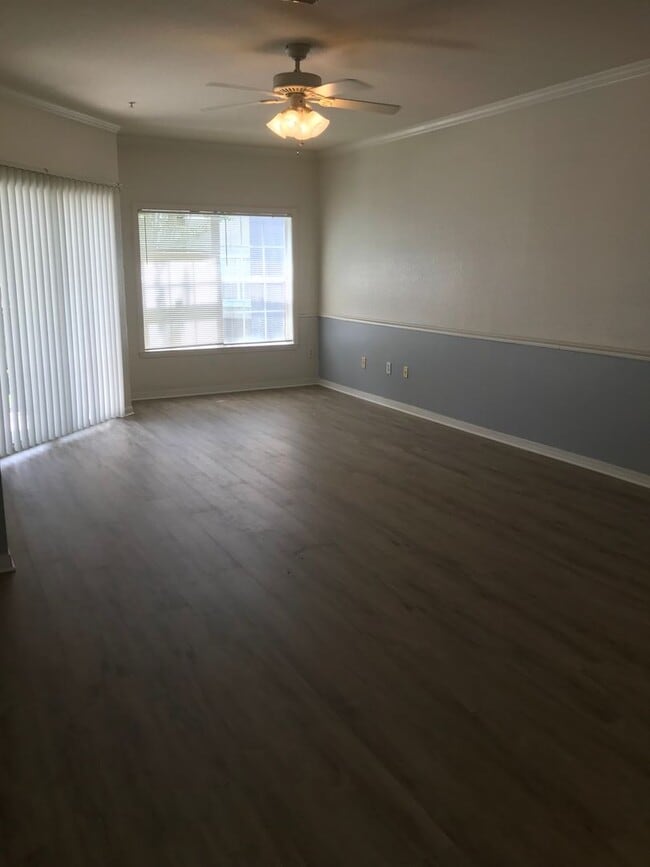Building Photo - 3589 Conroy Rd Unit 1023