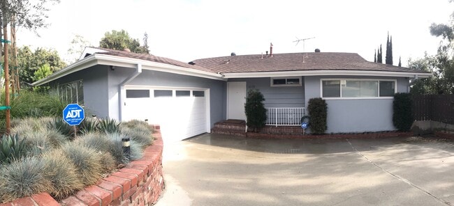 Building Photo - 420 Tamarac Drive