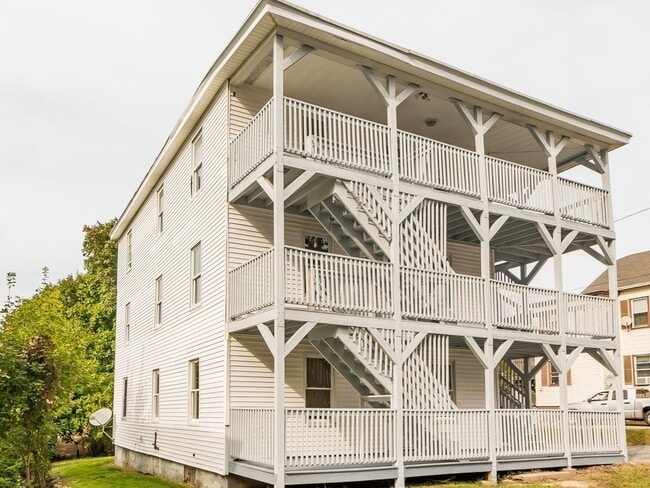 Photo - 133 Baker St Unit 3