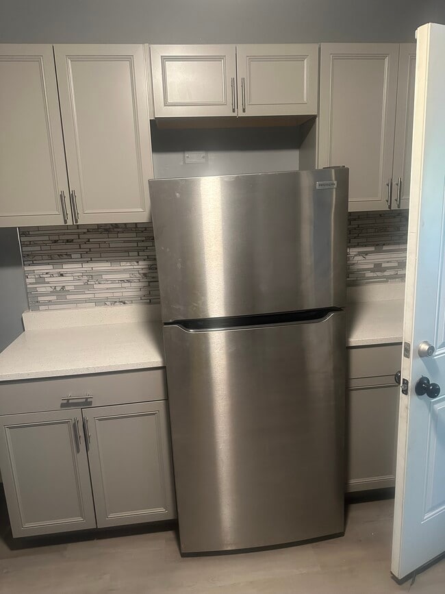 Kitchen - 7125 S Woodlawn Ave House Unit 2