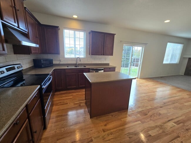 Photo - Beautiful 4-Bed, 3.5-Bath Home with Mountain Views on Quiet Cul-de-Sac