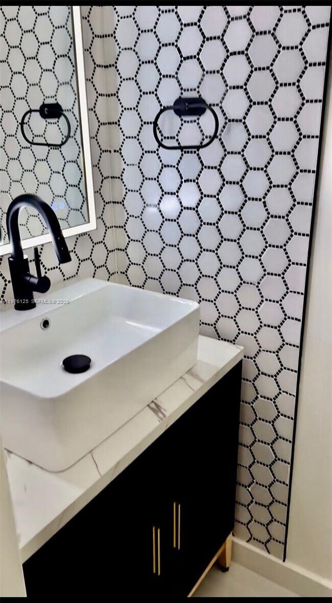 Photo - 747 SE 1st Way