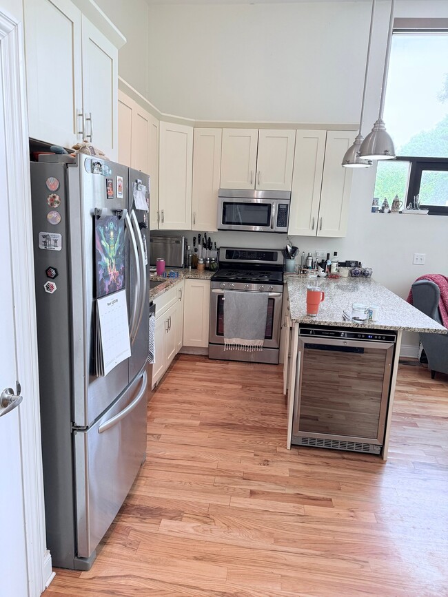 Photo - 1458 N Maplewood Ave Unit 1st floor