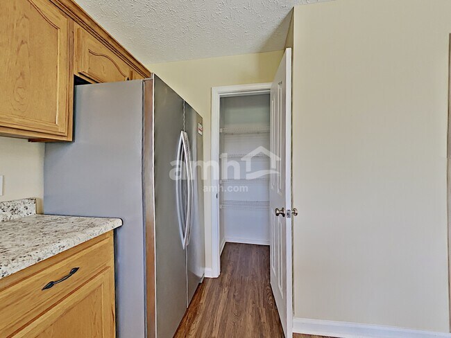 Photo - 9009 Lomond Dr