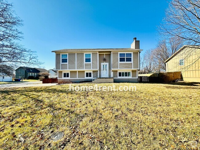 Building Photo - Beautiful, Split-Level Olathe Home w/ Stai...