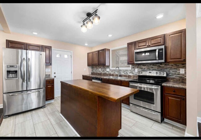 Photo - 1008 E Club Blvd