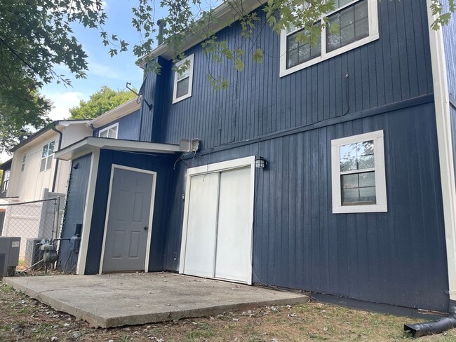 Photo - Newly Remodeled 2Bed/2.5Bath Townhome For ...