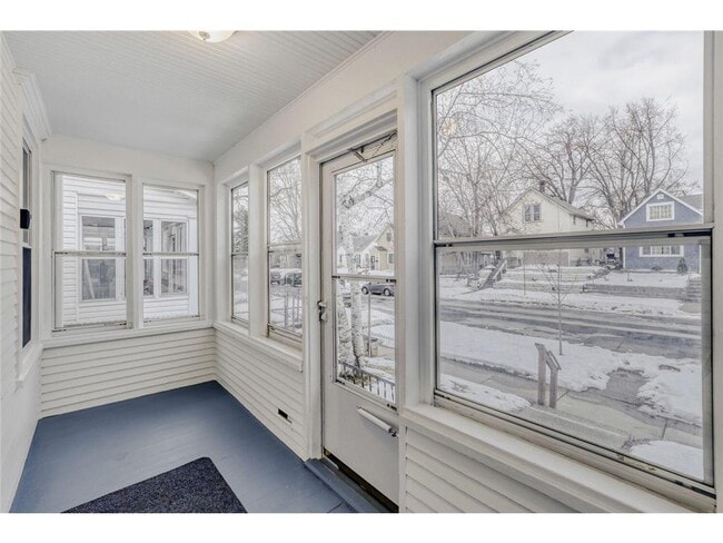 Photo - 595 Hawthorne Ave E