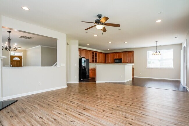 Photo - 217 Georgetowne Dr