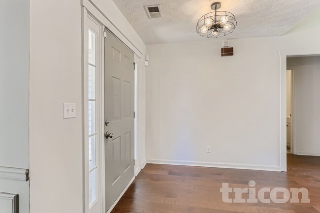 Photo - 2500 Huntington Dr