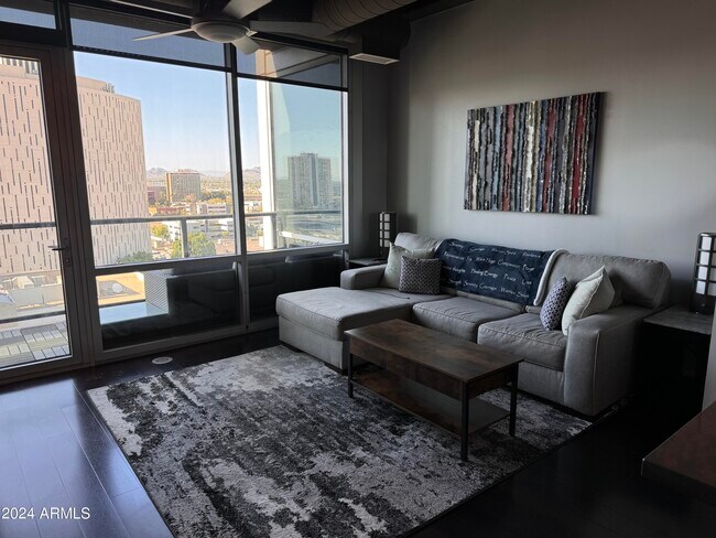 Photo - 1 E Lexington Ave Apartamento Unidad 1010