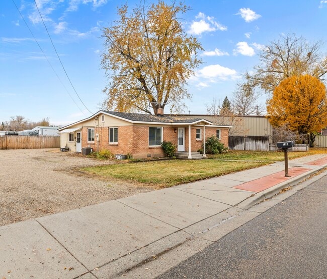 Photo - 4057 N Adams St