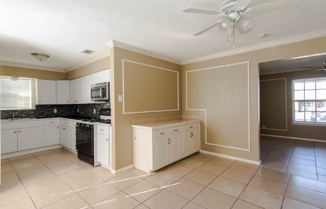 Photo - 830 E Linda Dr