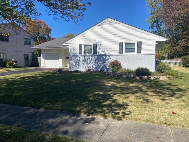 Photo - 253 Holly Ave