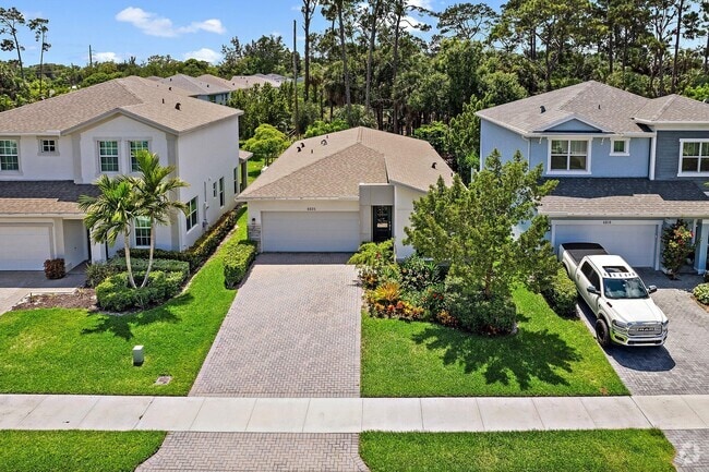 Building Photo - 6825 Pointe of Woods Dr Rental