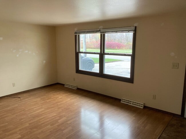 Photo - 2747-2749 Packerland Dr Unit 2749