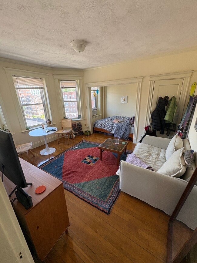 Photo - 35 Queensberry St Apartments Unit 46