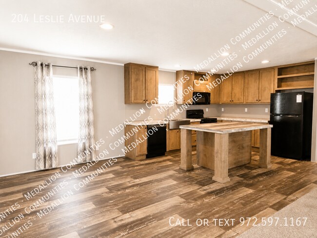 204 Leslie Ave