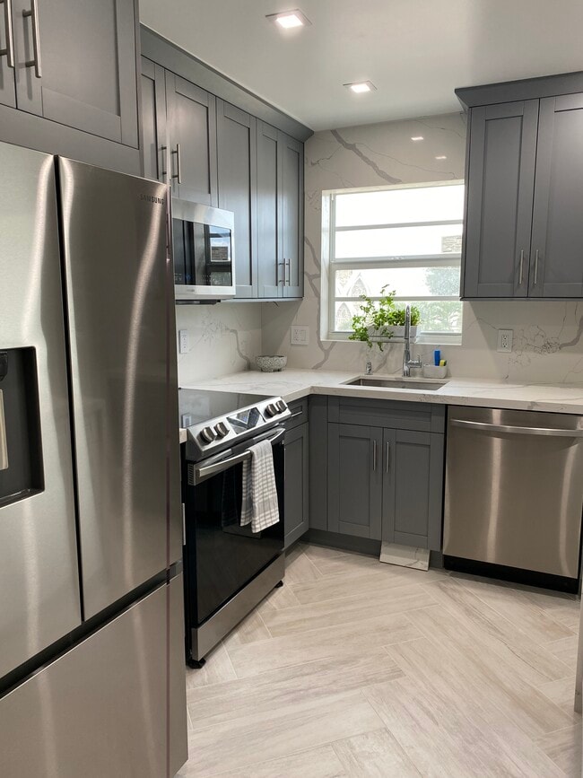 Kitchen - 2500 NE 48th Ln Unit 306