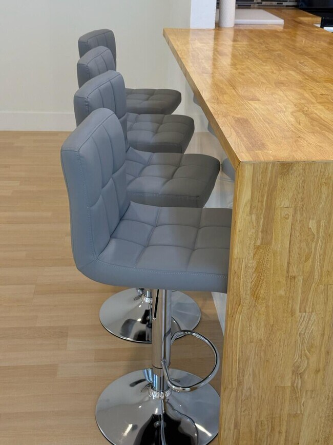 Photo - 116 Salisbury E