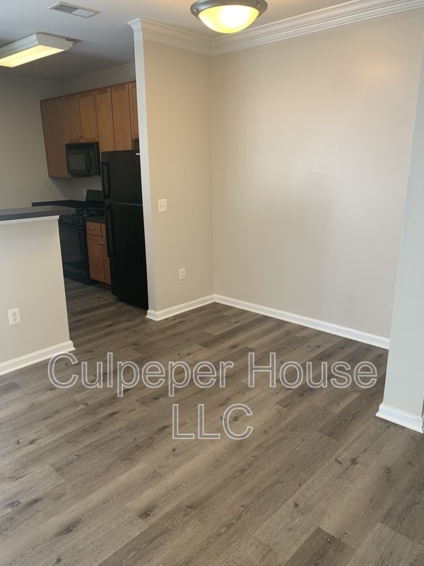 Photo - 4860 Eisenhower Ave