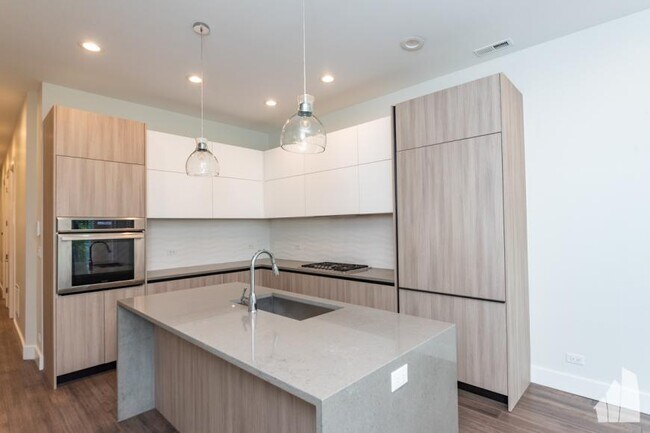 Building Photo - 3 bedroom in Chicago IL 60642 Unit 2 Rental