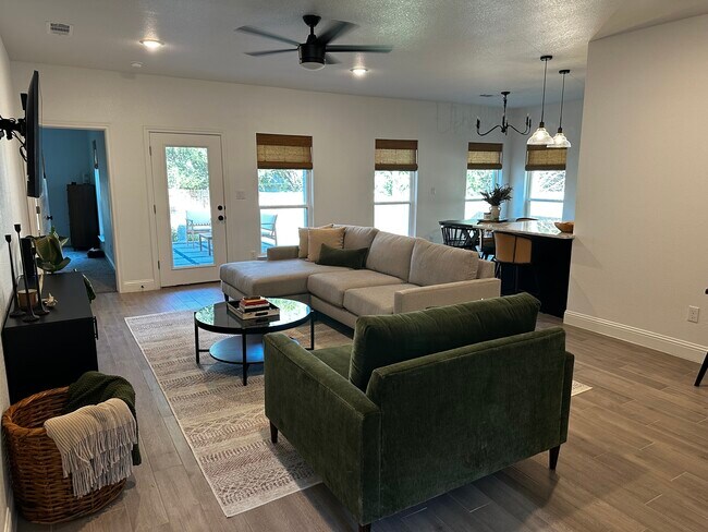 Photo - 4707 Llano St