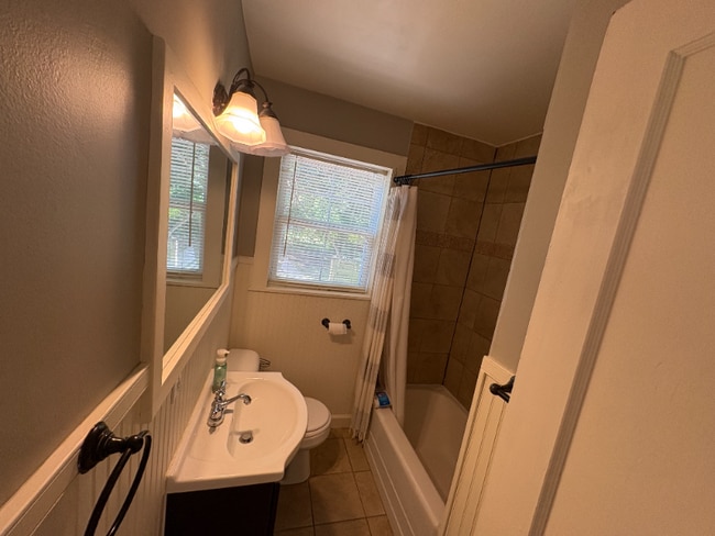 Photo - 2546 W Walnut St