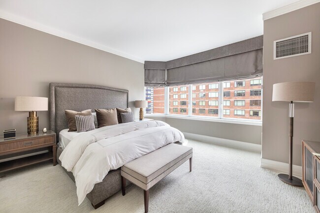 Photo - 300 E 55th St