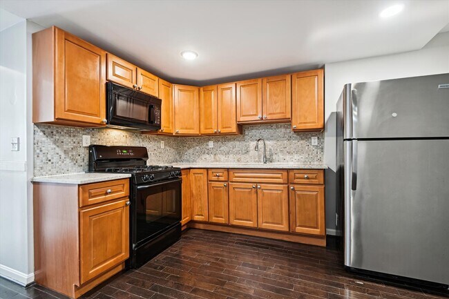 Photo - 1324 W Lombard St