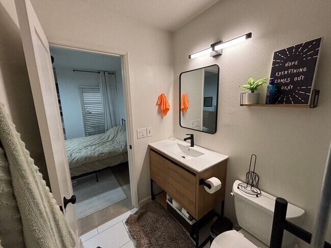 Photo - Furnished 1 Bed 1 Bath unit in University ... Unit 105