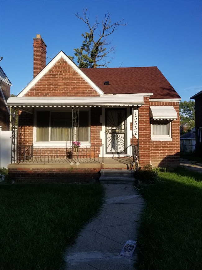 Photo - 15332 St Marys St