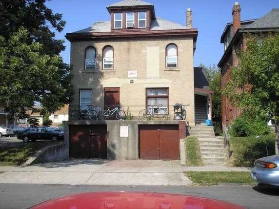 Photo - 226 W 8th Ave Apartments