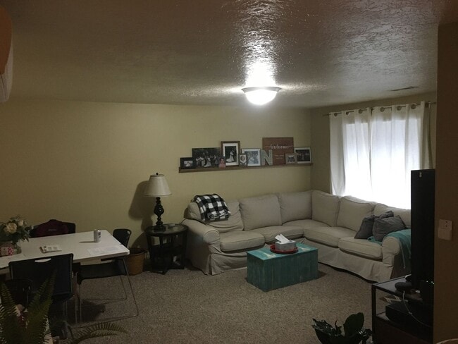 Building Photo - 1B/1B Pet Friendly Apartment South of BYU Unit 312
