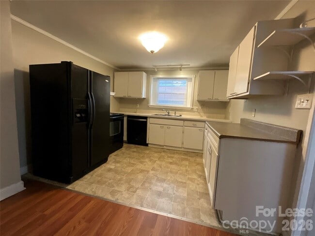 Photo - 419 W 14th St
