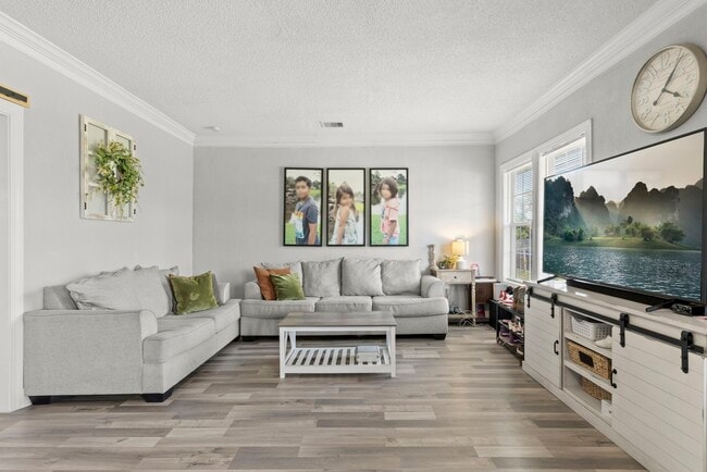 Photo - 2109 New Jersey St