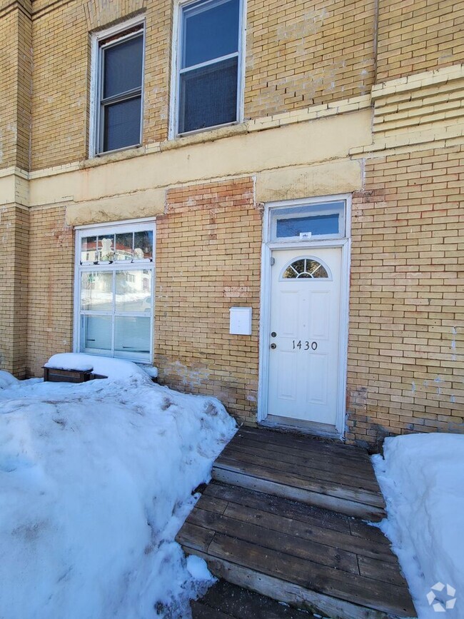 Building Photo - Duluth MN - 4 Bed - 1 Bath Rental