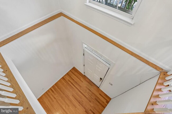 Photo - 46 Waddington Ln