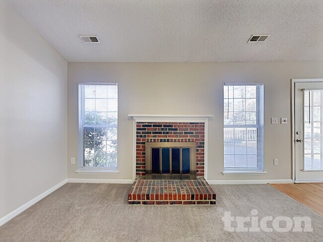 Photo - 5207 Hedgecrest Pl