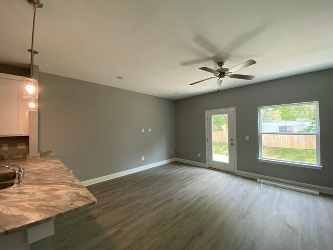 Photo - 672 Denton Blvd NW